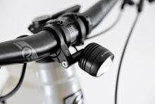 Lade das Bild in den Galerie-Viewer, Centurion No Pogo R3000