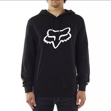 Lade das Bild in den Galerie-Viewer, Fox Legacy Foxhead Po Fleece BLK mit model front