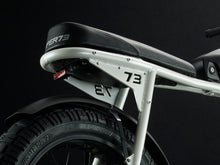 Lade das Bild in den Galerie-Viewer, super73 s2 apollo white rücklicht