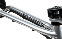 Lade das Bild in den Galerie-Viewer, Ruff Cycles Biggie Delirium Silver logo