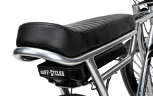 Lade das Bild in den Galerie-Viewer, Ruff Cycles Biggie Delirium Silver Sitzbank