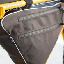 Lade das Bild in den Galerie-Viewer, Ruff Cycles - Bag Frame Small 9l (Lil'Buddy) Detail