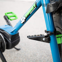 Lade das Bild in den Galerie-Viewer, Lil' Buddy - Fußstützen schwarz horizontal vorne verbaut