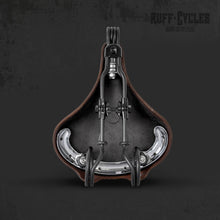 Lade das Bild in den Galerie-Viewer, Ruff Cycles - Sattel Wrangler Braun (Ruffian) von unten