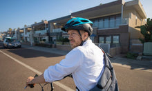 Lade das Bild in den Galerie-Viewer, SENA R1 onyx black mit model