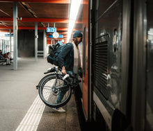 Lade das Bild in den Galerie-Viewer, Bastille E - das leichte E-Faltrad in normaler Größe nur 16,7kg

