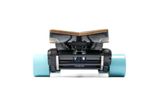 Lade das Bild in den Galerie-Viewer, Evolve Skateboards Germany Stoke 2 Orangatang Caguama super soft blue motors
