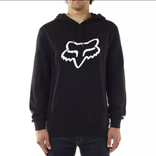 Lade das Bild in den Galerie-Viewer, Fox Legacy Foxhead Po Fleece BLK mit model front
